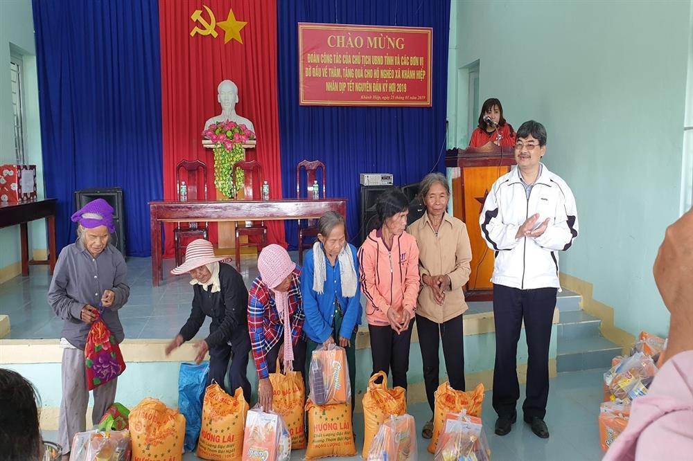 Trao quà Tết cho đồng bào dân tộc thiểu số huyện Khánh Vĩnh, tỉnh Khánh Hòa